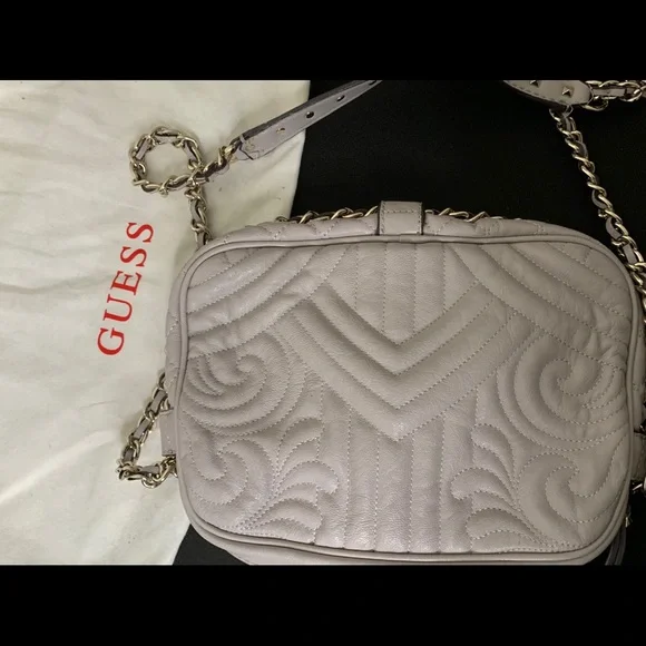 GUESS PURSE - Picture 3 of 3
